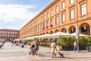 Tourists walking in the Le Capitole square