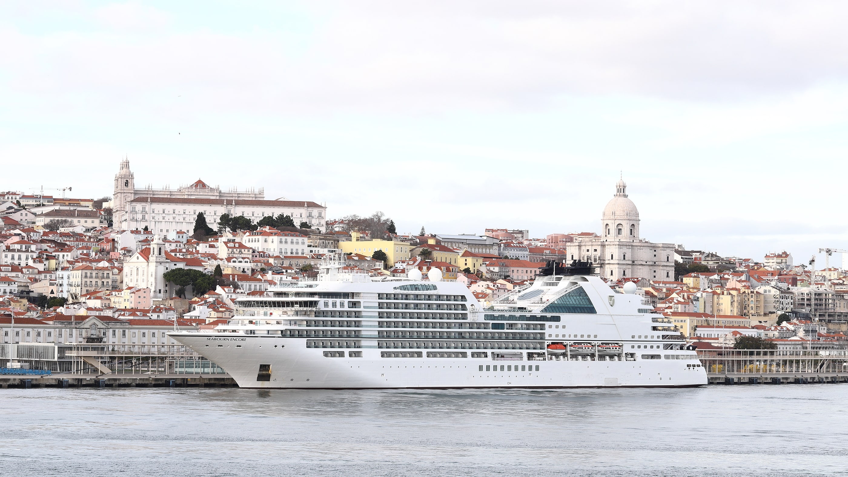 Best Cruises for Digital Nomads -  Cruise Ship Seabourn Encore